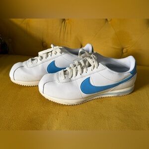 Women’s Nike Cortez Leather Sneakers 10.5